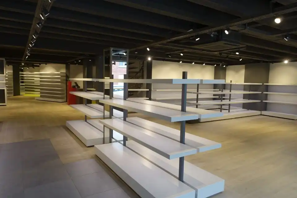 Ruime handelszaak (ca. 290m²) met grote visibiliteit foto 5