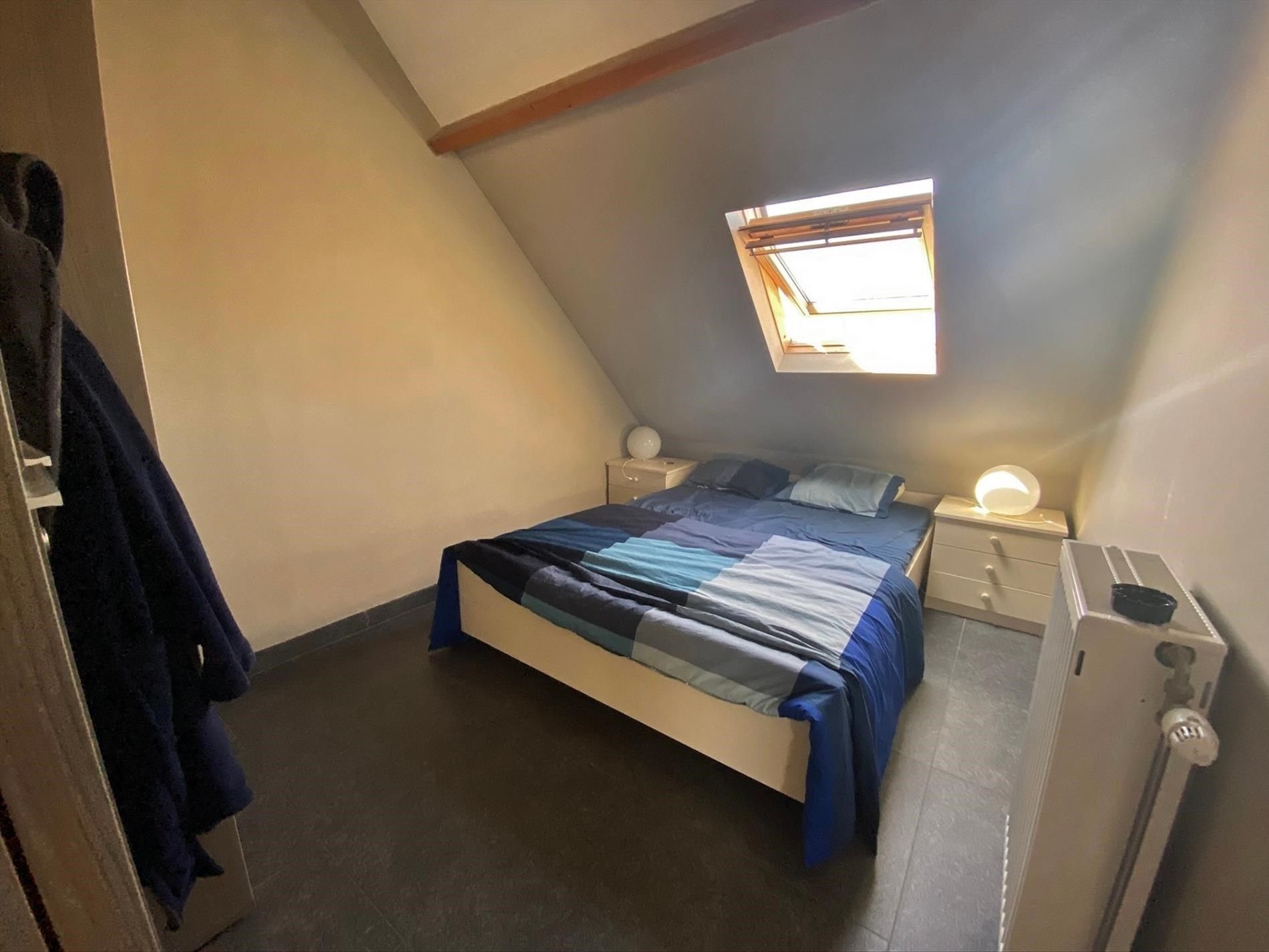 Vernieuwd, bemeubeld dakappartement nabij het centrum en station. foto 5