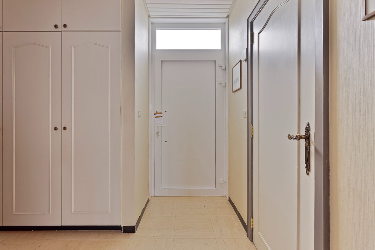 TE RENOVEREN BUNGALOW IN een RUSTIGE WOONWIJK MET MOOIE WOONVOLUMES foto 8