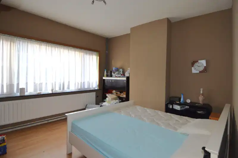 TE RENOVEREN: 193 m2 - 4 slpks - nabij station/stadsrand foto 4