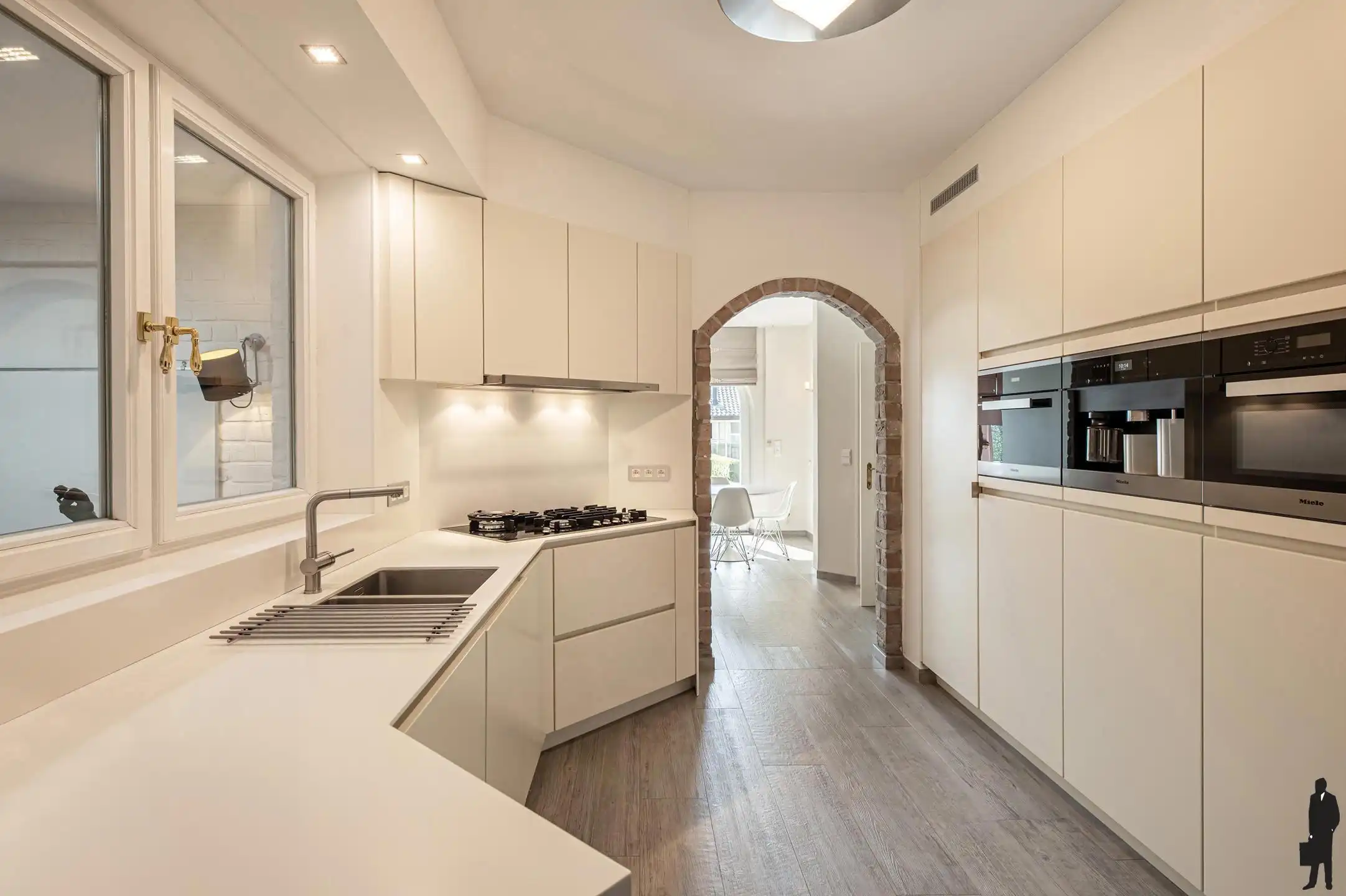 Exclusieve mediterraanse villa met 3 slpk, 3 bdk en parktuin foto 10