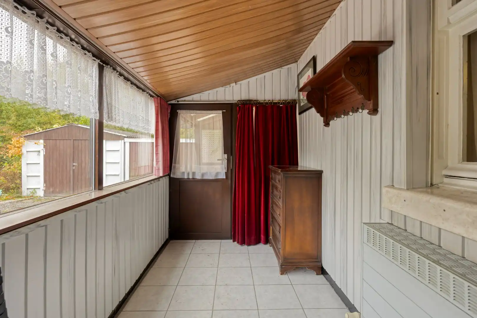 Rustig gelegen te renoveren woning op een mooi perceel van 13 are. foto 12