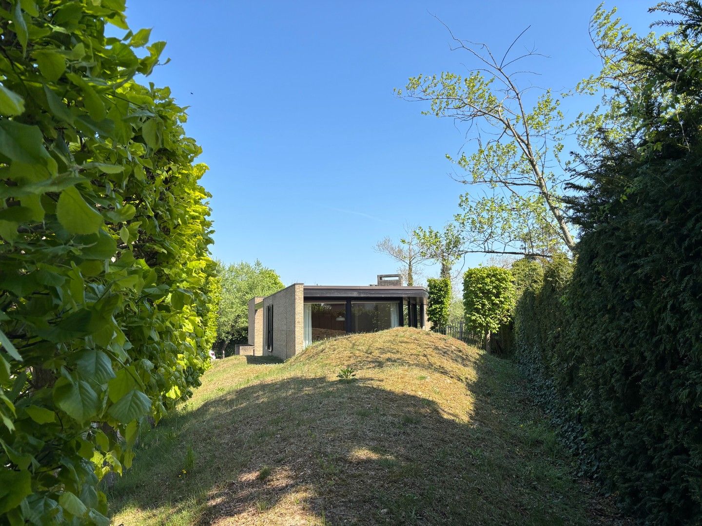 Bijzondere modernistische Villa te huur residentieel gelegen foto 20