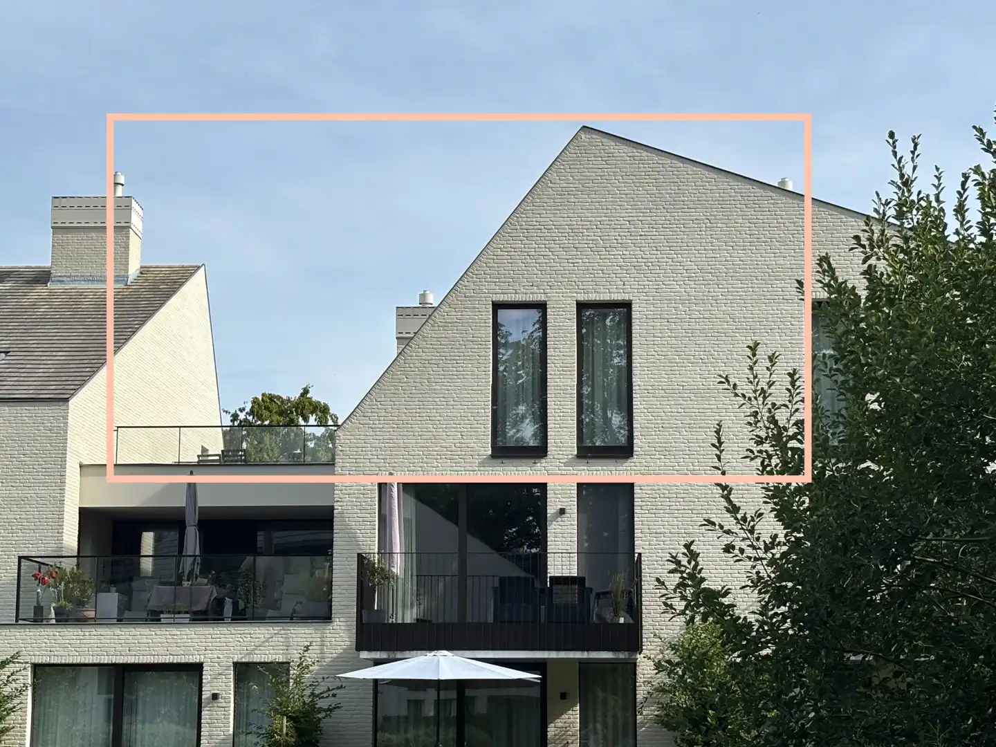 Exclusief te huur: Modern appartement op toplocatie aan de Grote Steenweg, Olsene – perfect voor de moderne levensstijl. foto {{pictureIndex}}