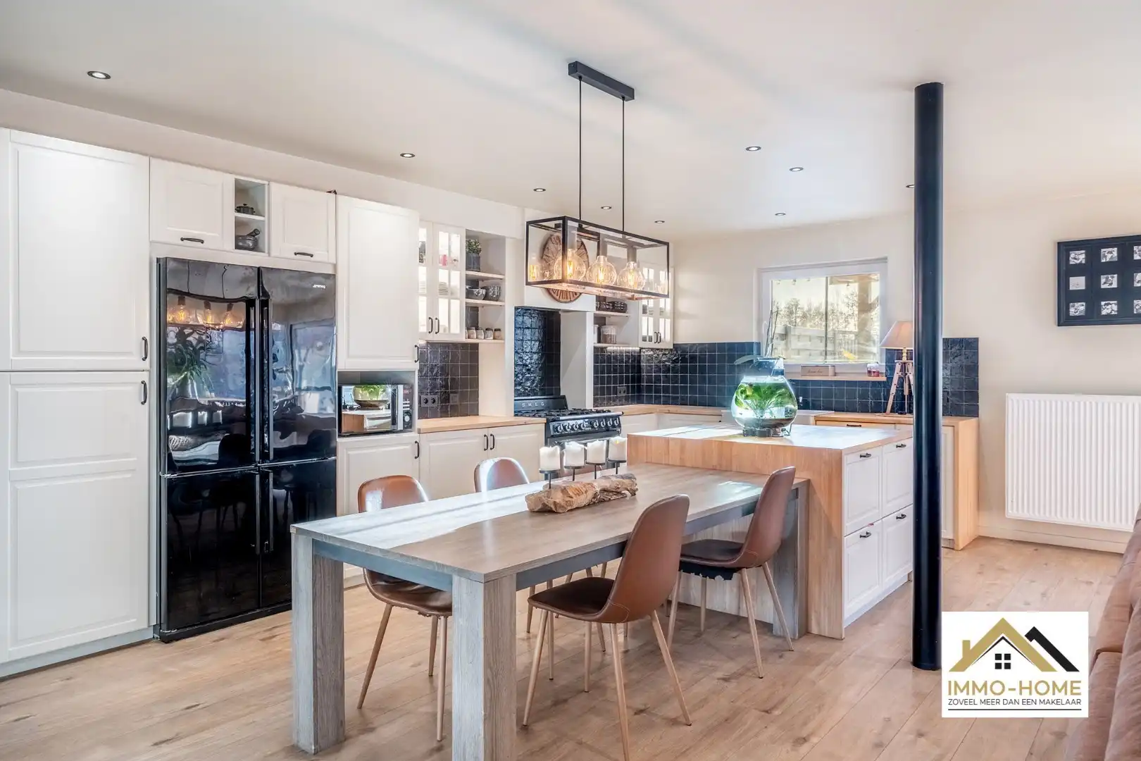 Ruime vrijstaande woning met zwembad en ruime grond op topligging! foto {{pictureIndex}}