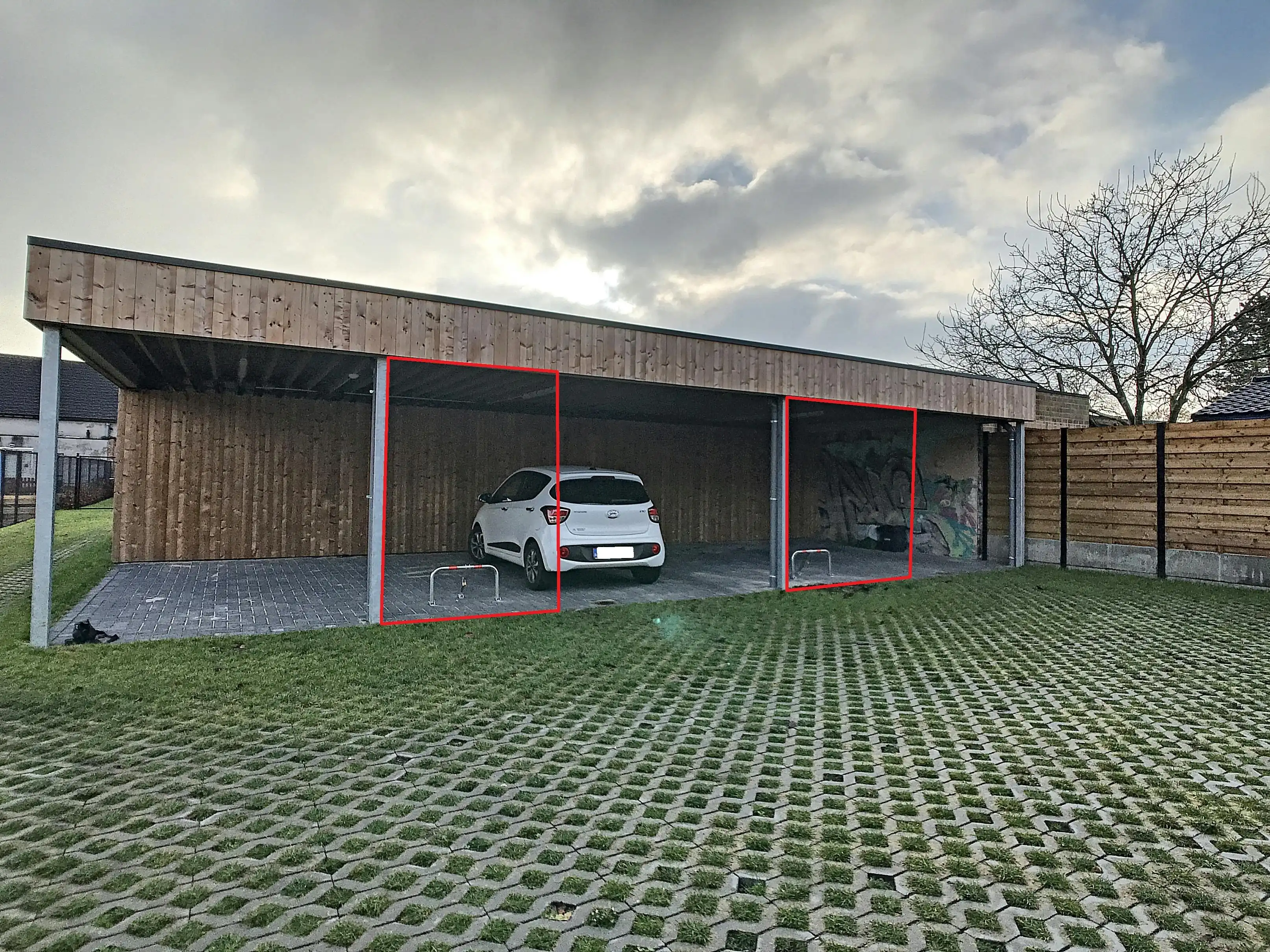 3 overdekte autostaanplaatsen te koop in het centrum van Wuustwezel foto 2