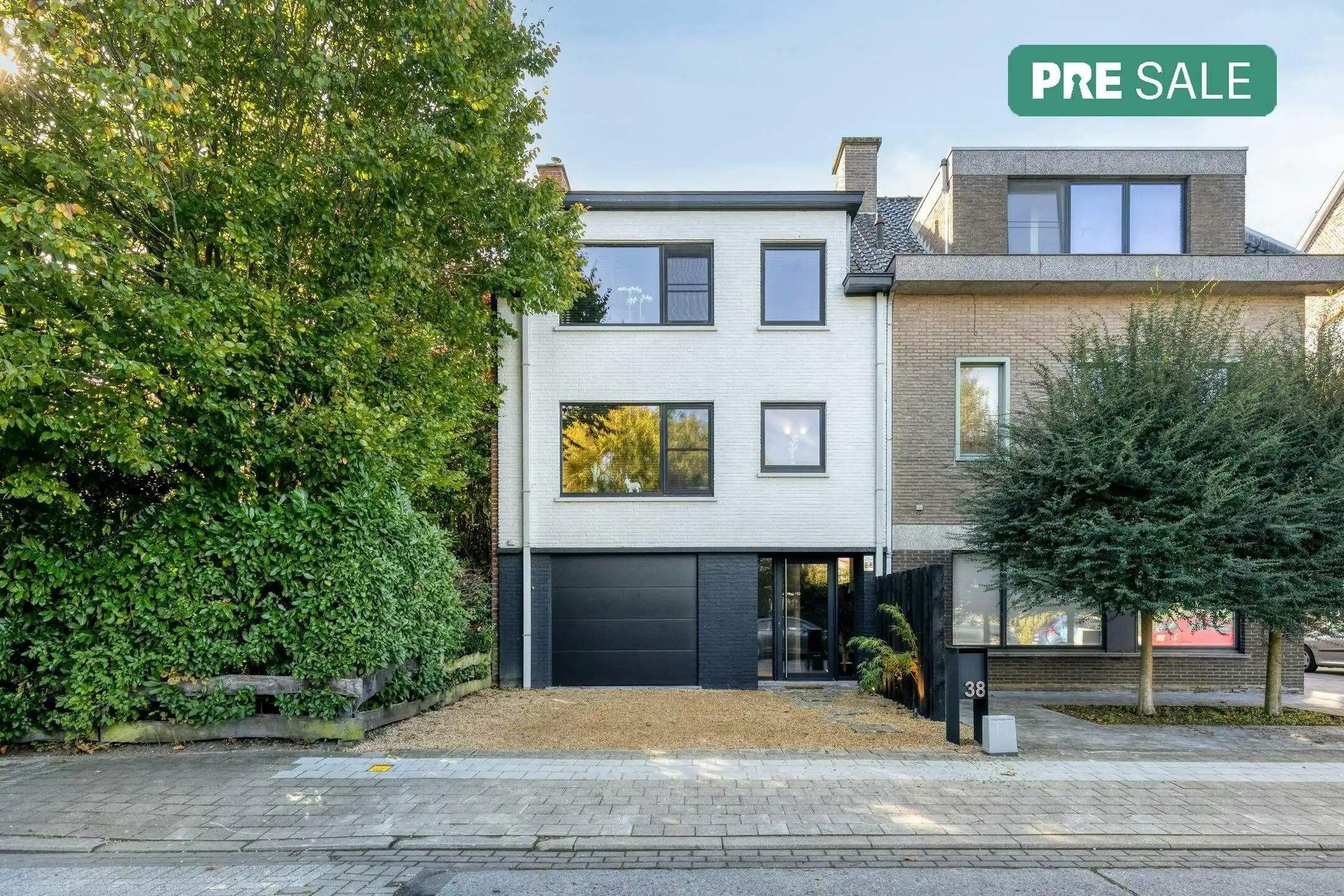 Prachtig gerenoveerde woning met 3 slaapkamers en zonnige tuin! foto {{pictureIndex}}