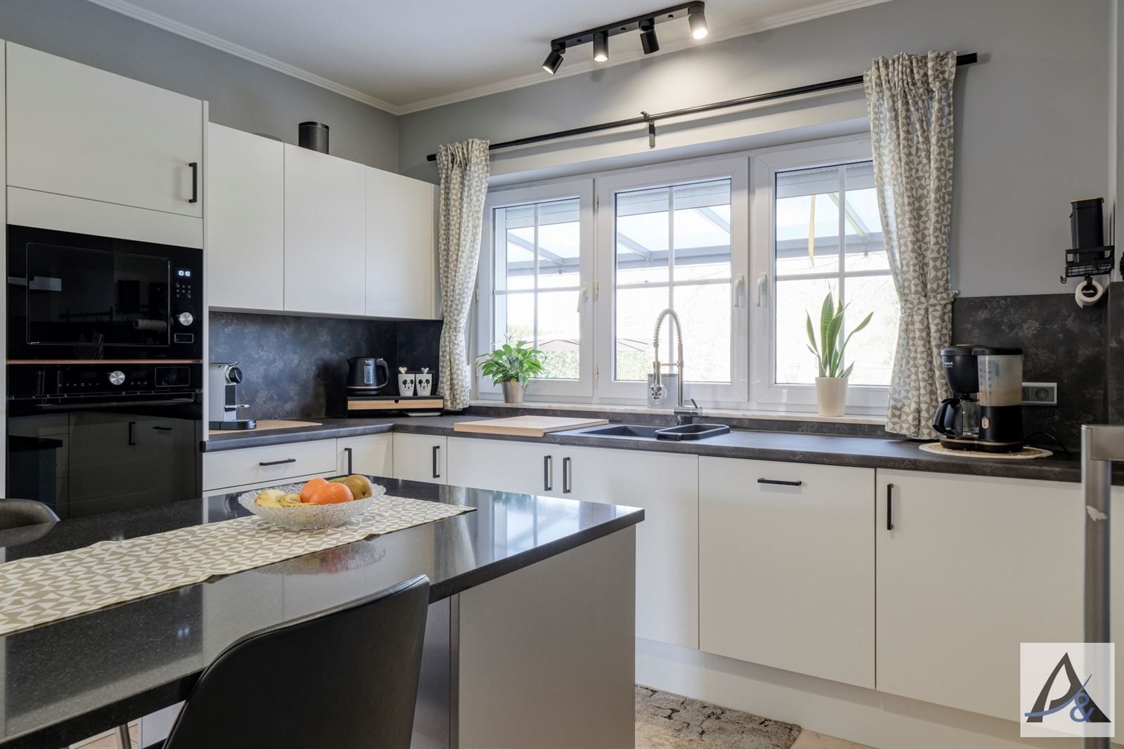 Uitgeruste en instapklare woning op landelijke locatie met label A foto 11