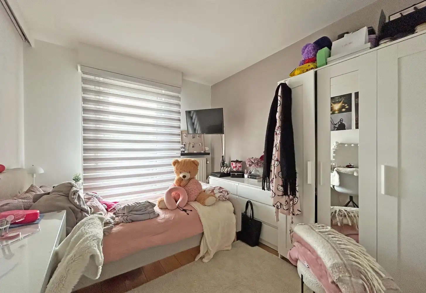 Instapklaar drie slaapkamer appartement met terras in Wijnegem foto 7