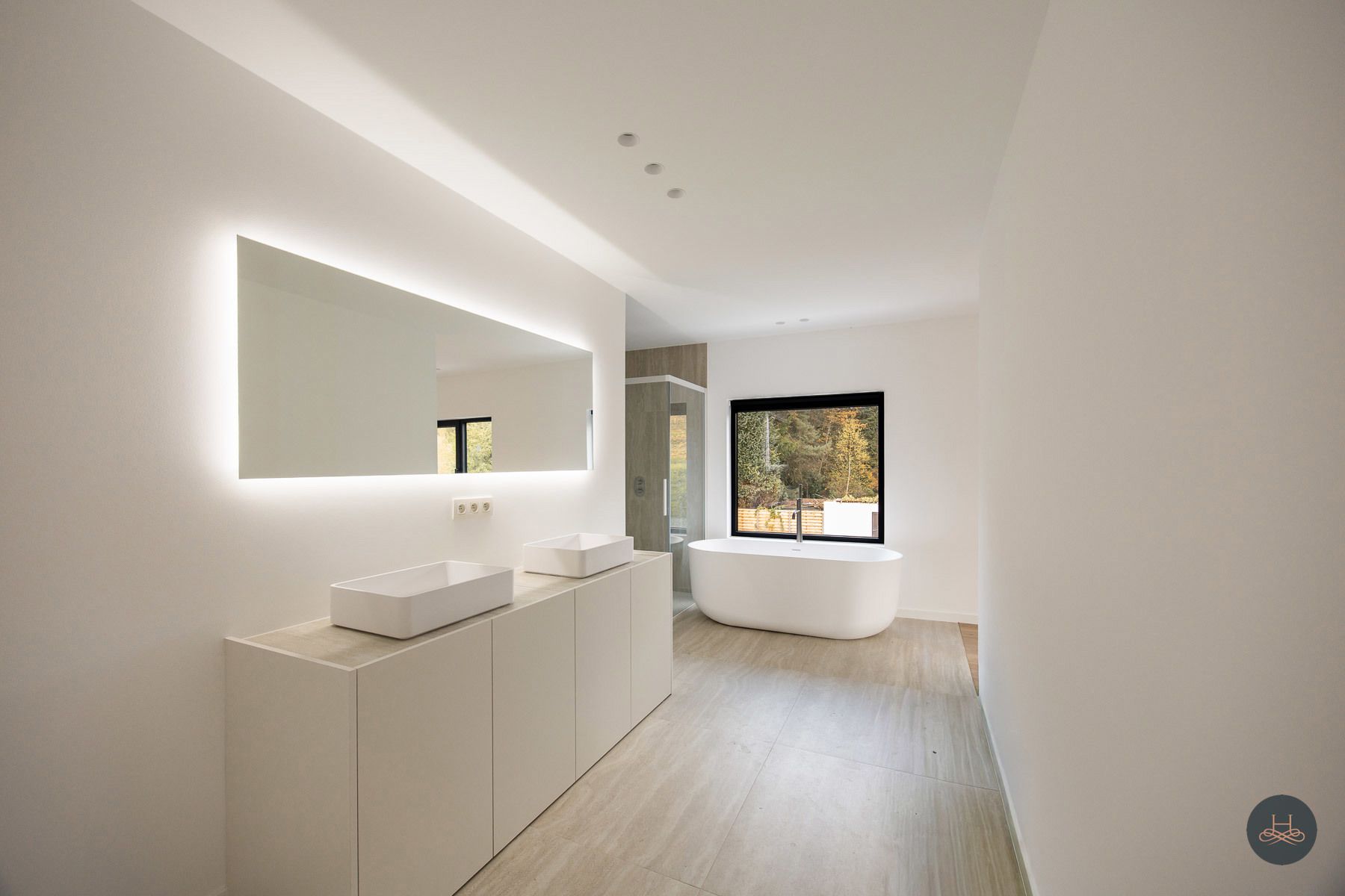 Prachtige villa omgeven door groen foto 18