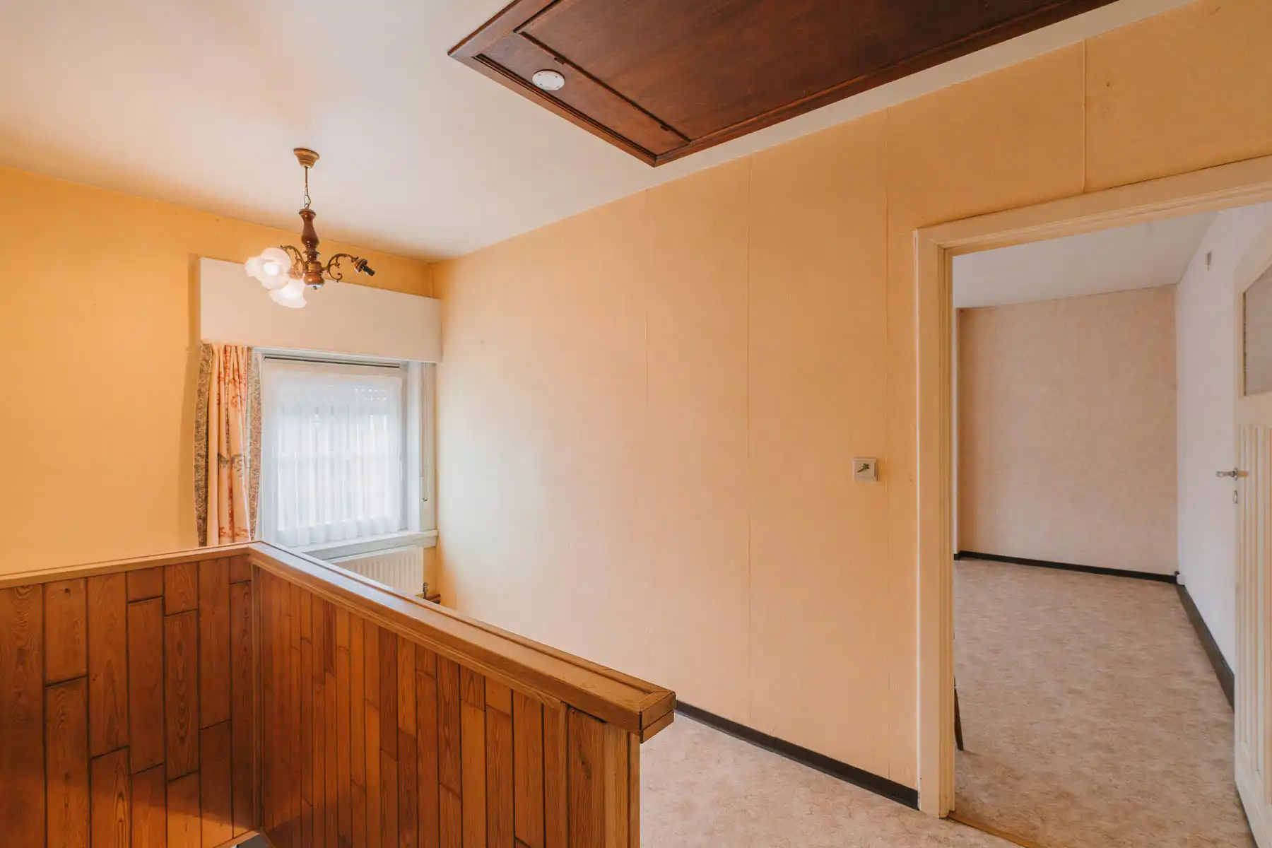 Gezellige, te renoveren woning met leuke tuin op toplocatie  foto 22