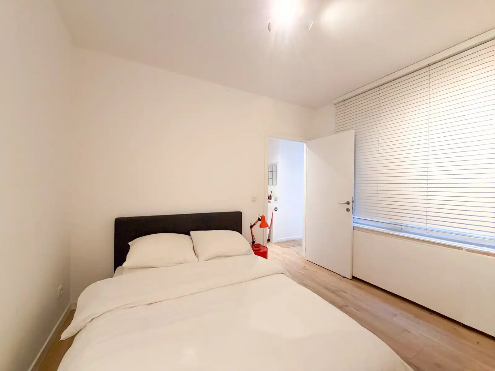Zonovergoten én gerenoveerd appartement met 2 slpk aan de Groentemarkt in Oostende. foto 8