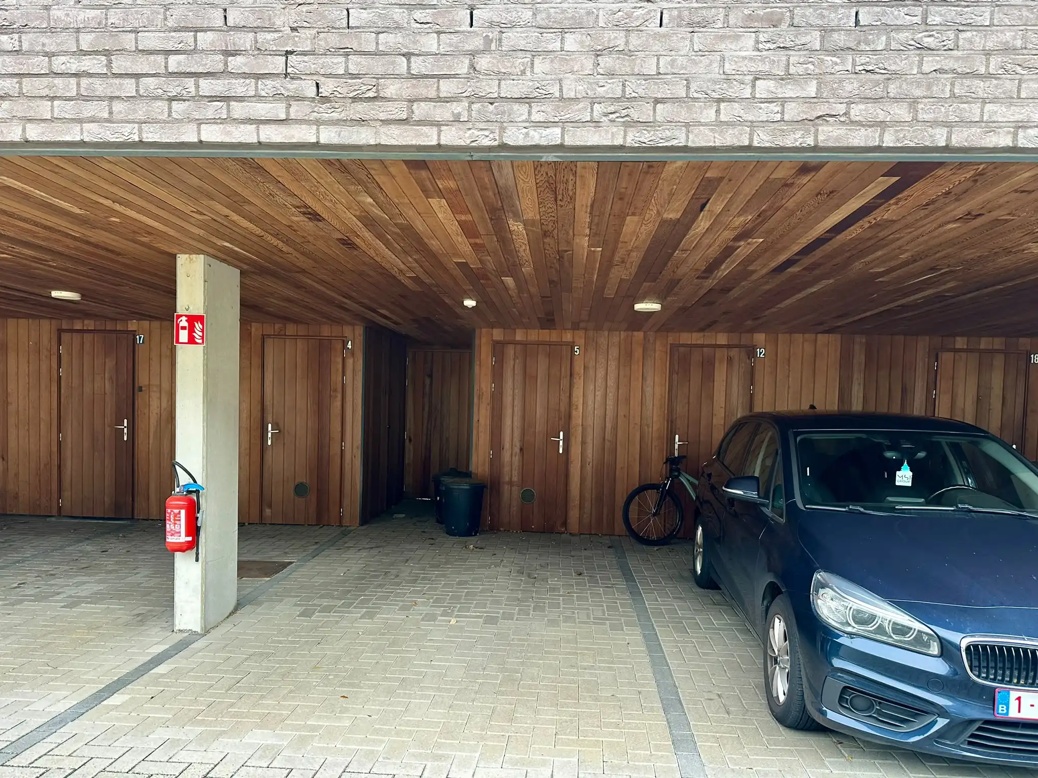 Gelijkvloers appartement met 2 slaapkamers, ruim terras en privé staanplaats foto 16