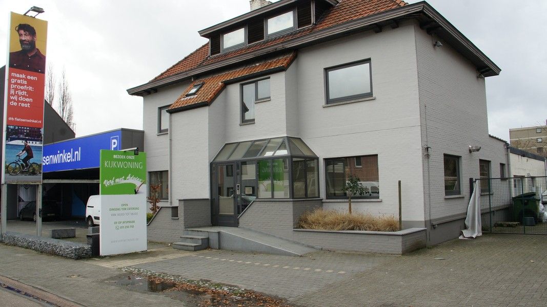 Kantoorgebouw / handelsruimte van 200 m² nabij de Corda Campus foto {{pictureIndex}}