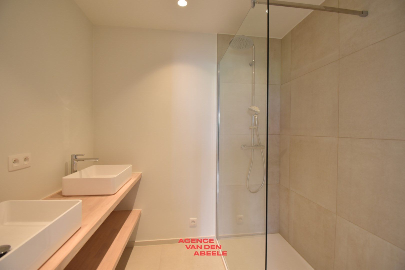 Fantastisch gerenoveerd appartement met 3 slaapkamers  foto 16