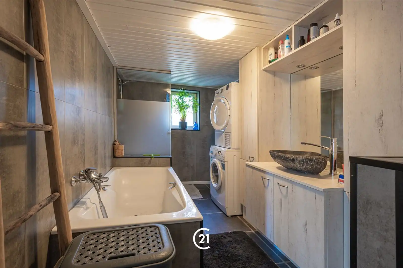 starterswoning met 2 slaapkamers, garage en aparte tuin foto 11