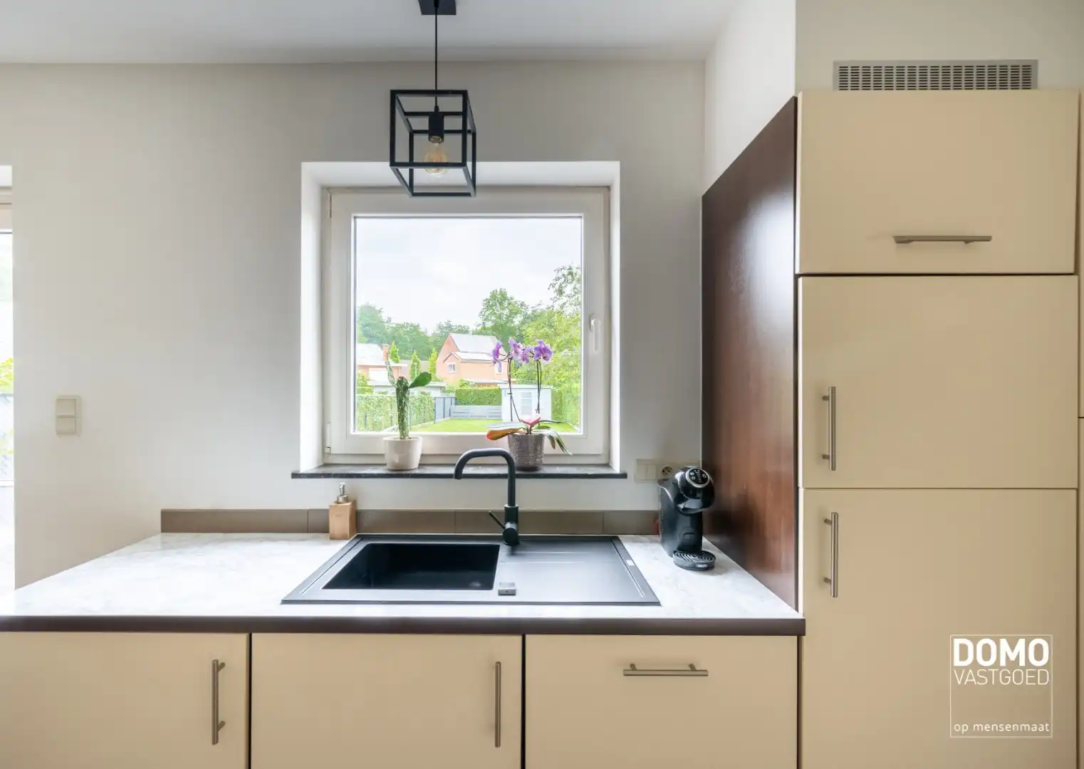 Landelijk wonen in stijl: instapklare pastorijwoning met prachtige tuin in Thiewinkel foto 7