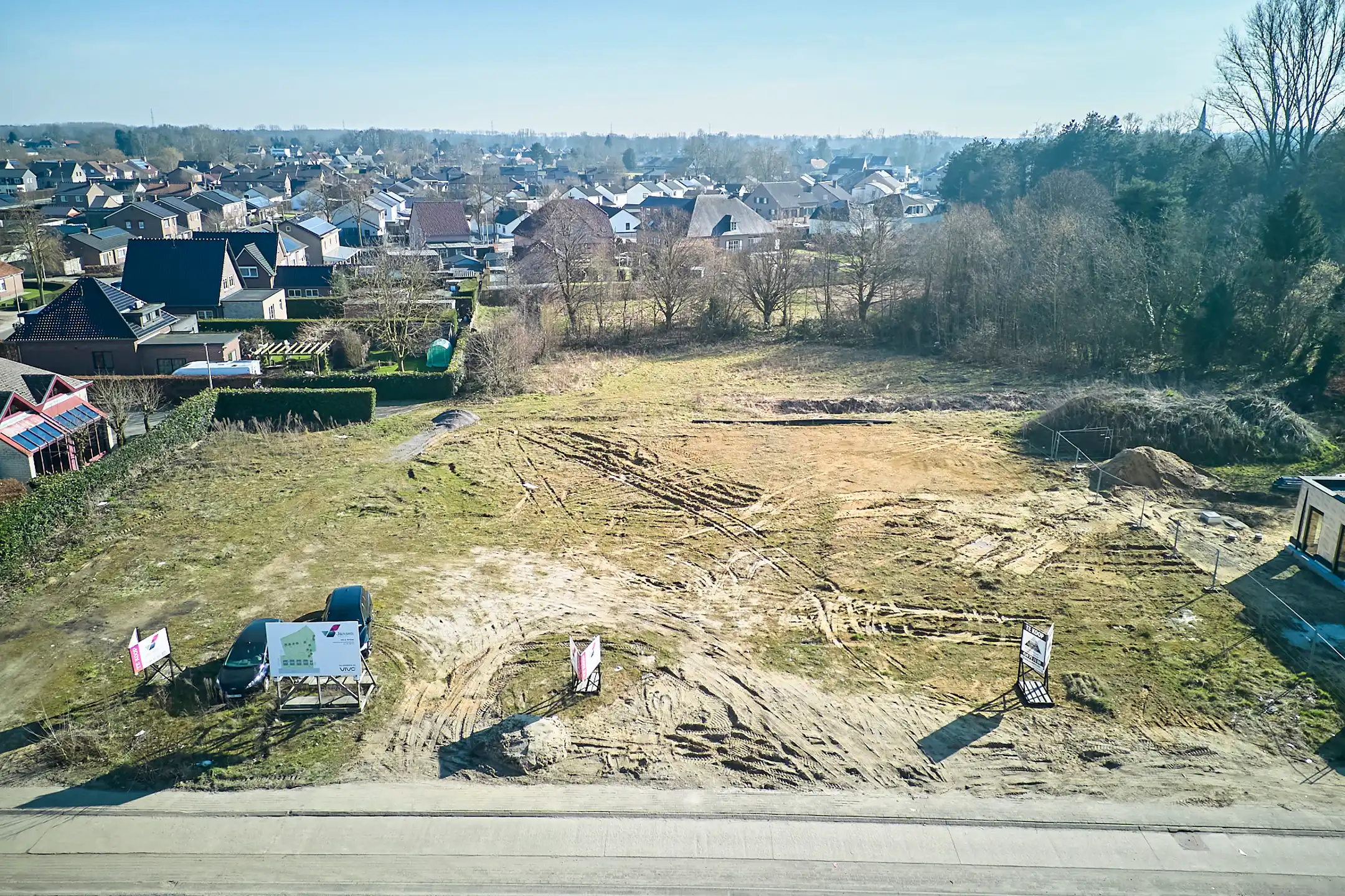 Drie vergunde bouwgronden te koop foto 9