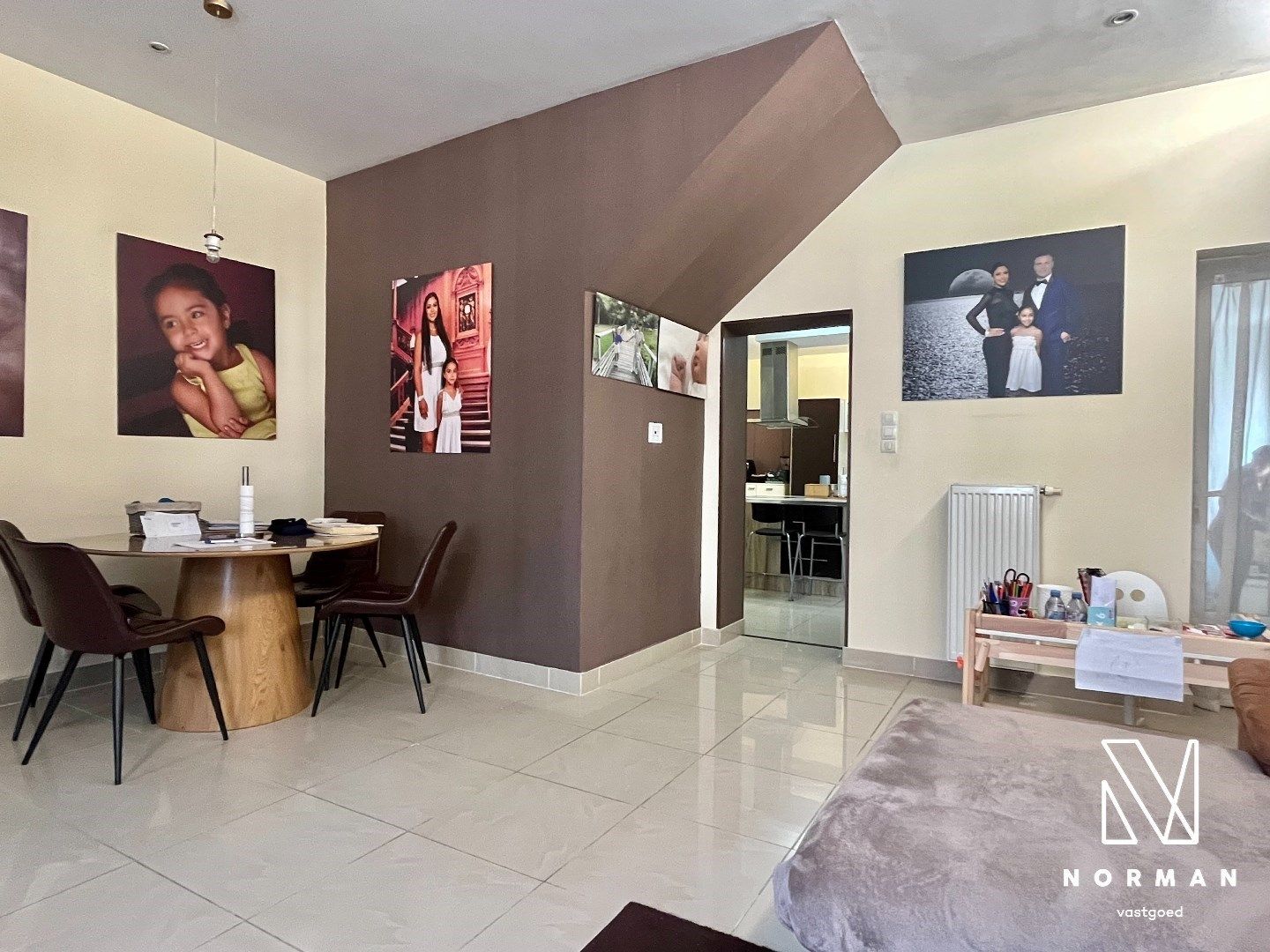 Halfopen woning te koop met handelsruimte in Harelbeke!  foto 4