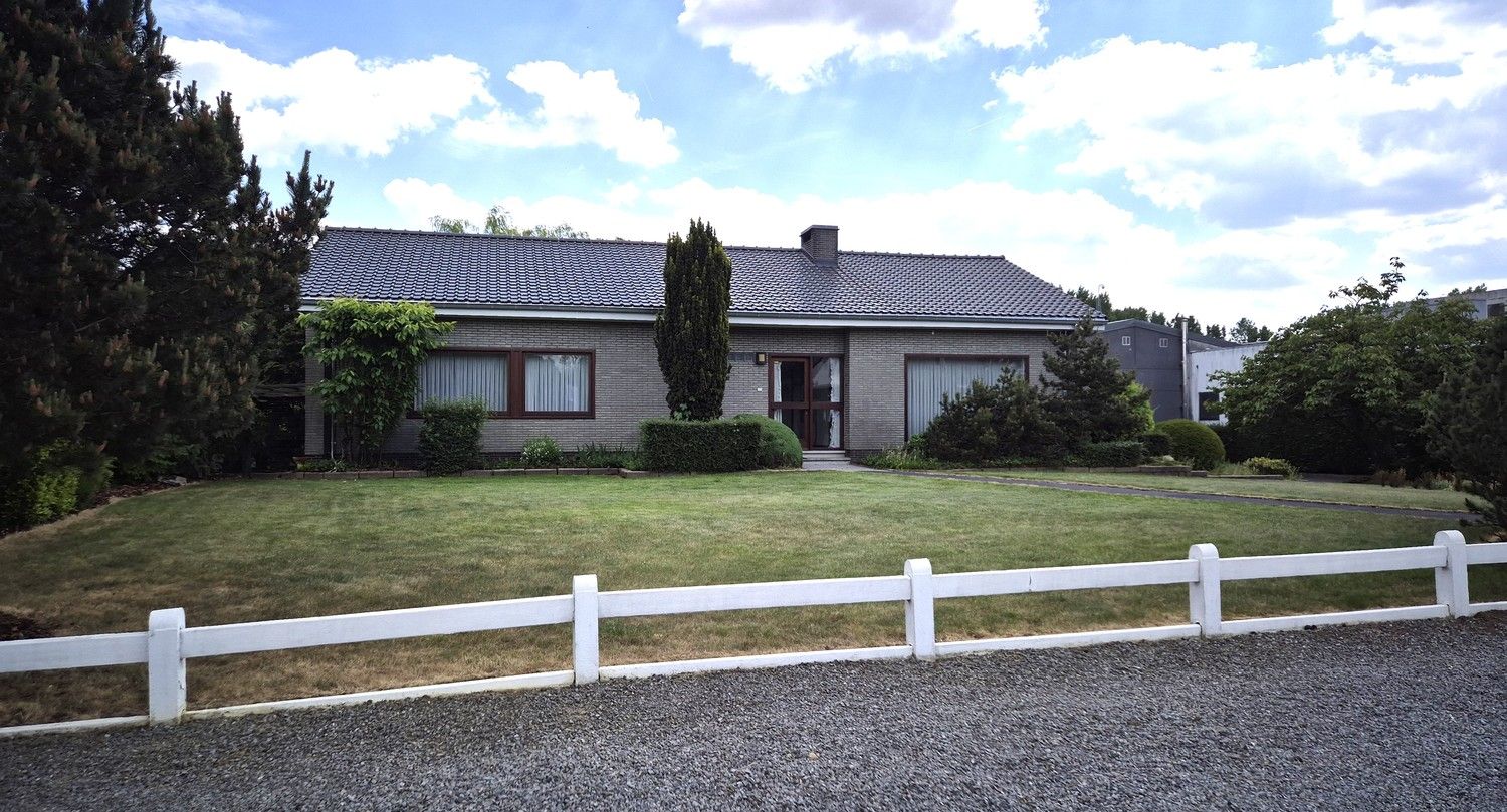 Ruime gelijkvloerse woning met 3 slaapkamers, gezellige tuin en uitstekende ligging foto {{pictureIndex}}