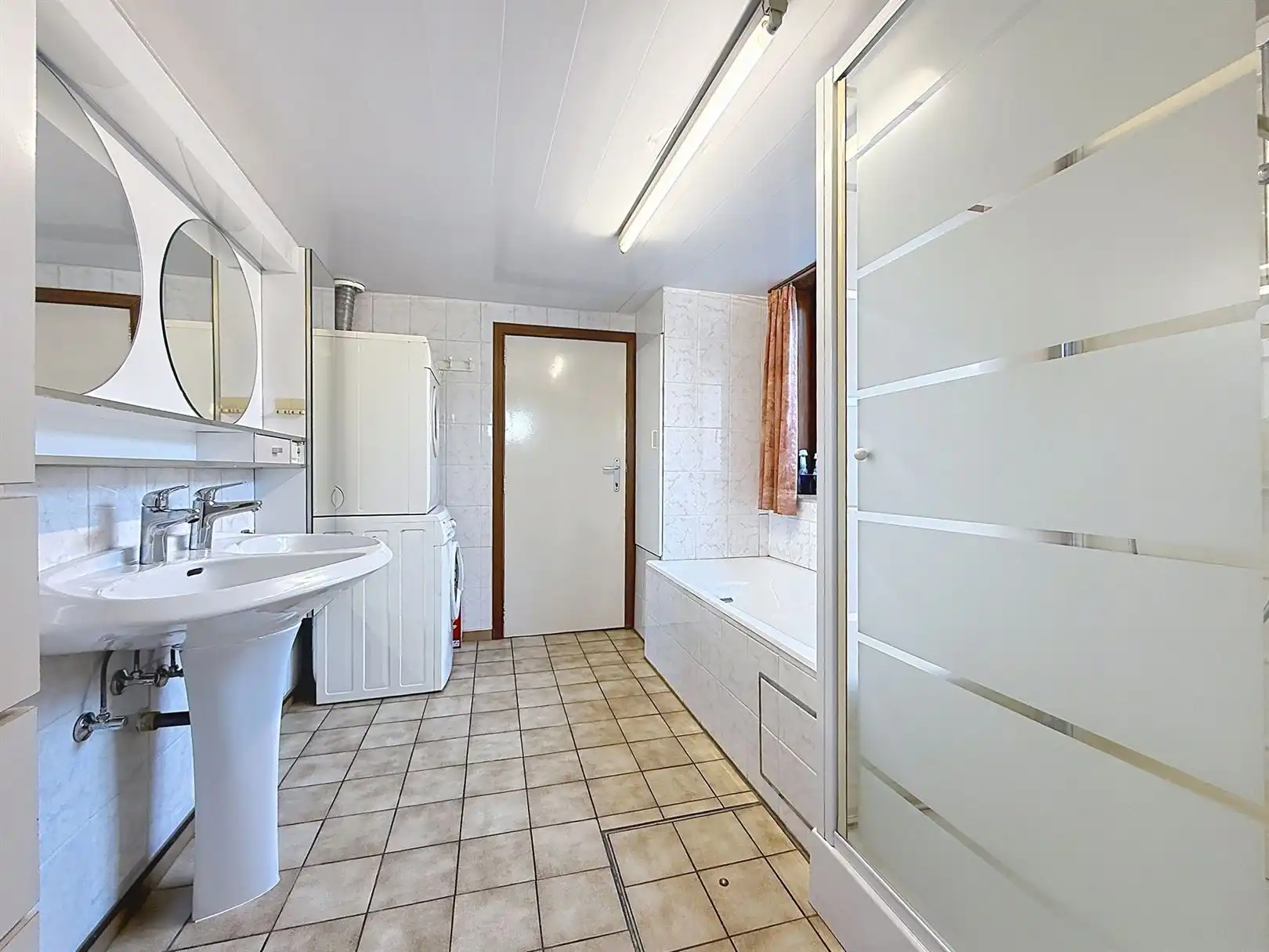 Op te frissen woning met binnenkoer, tuin, 3 slpks foto 44