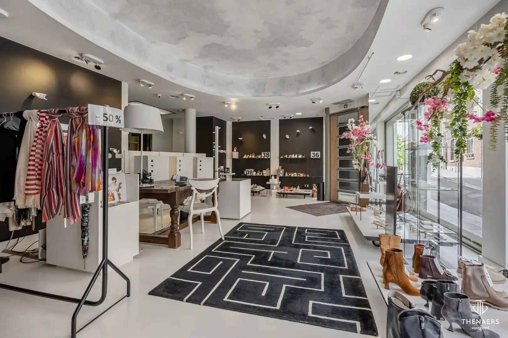 Veelzijdig handelspand van 149 m² in het commerciële hart van Sint-Truiden. foto 6