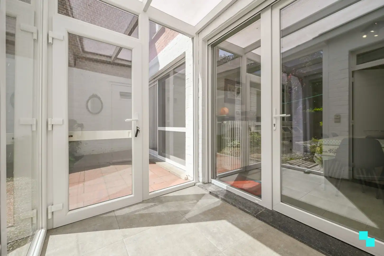 Zeer ruime woning met naastliggend interessant perceel te Izegem foto 12
