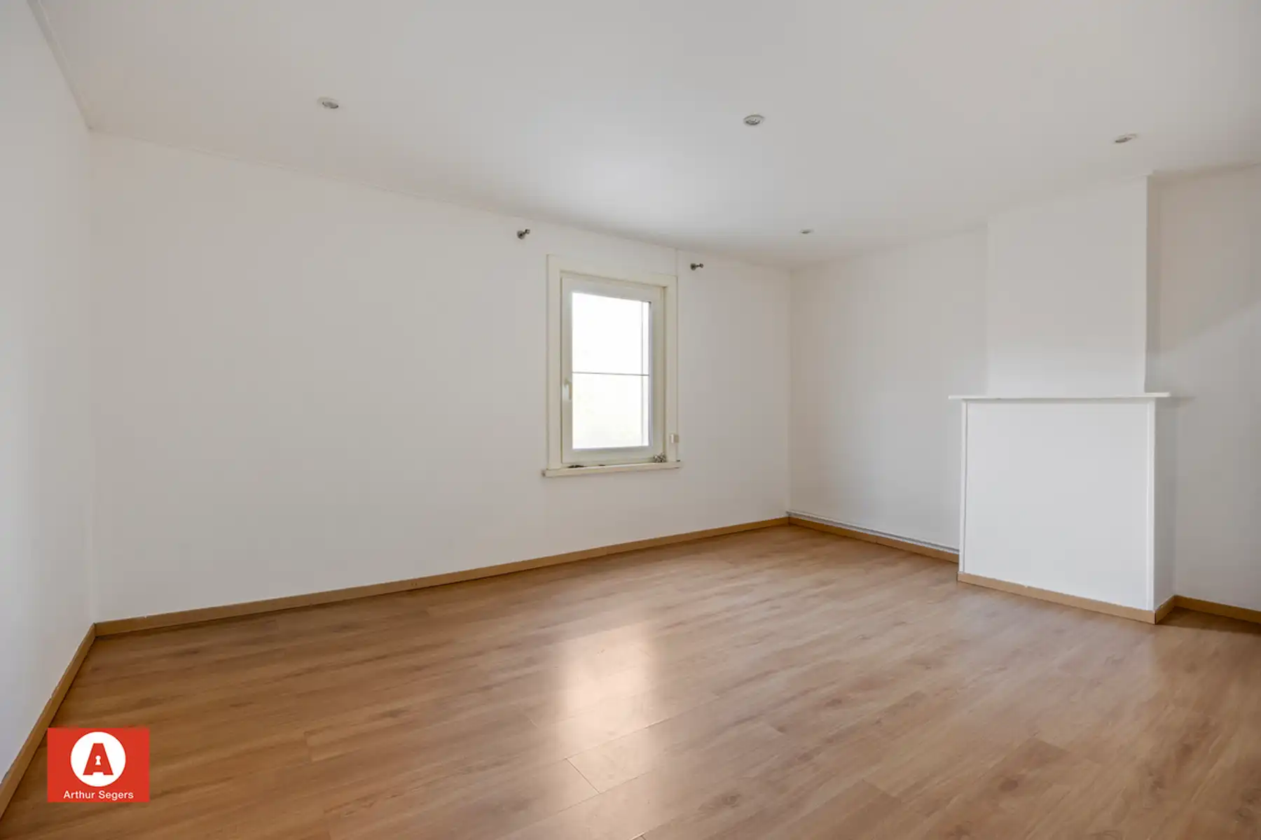 Instapklare gezinswoning pal bij centrum Buggenhout. foto 16