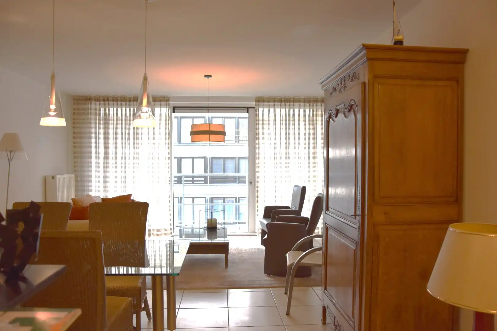 Ruim appartement met 2 slaapkamers foto {{pictureIndex}}