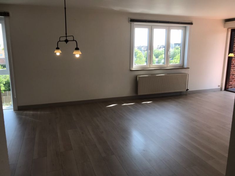 Rustig en zongeoriënteerd 3 slk appartement (153 m²), terras met een groen en weids uitzicht over het Kanaal Gent-Oostende, kelder met private autostaanplaats - op wandelafstand van AZ Sint Jan Campus en op 3 km  van het centrum van Brugge. foto 6