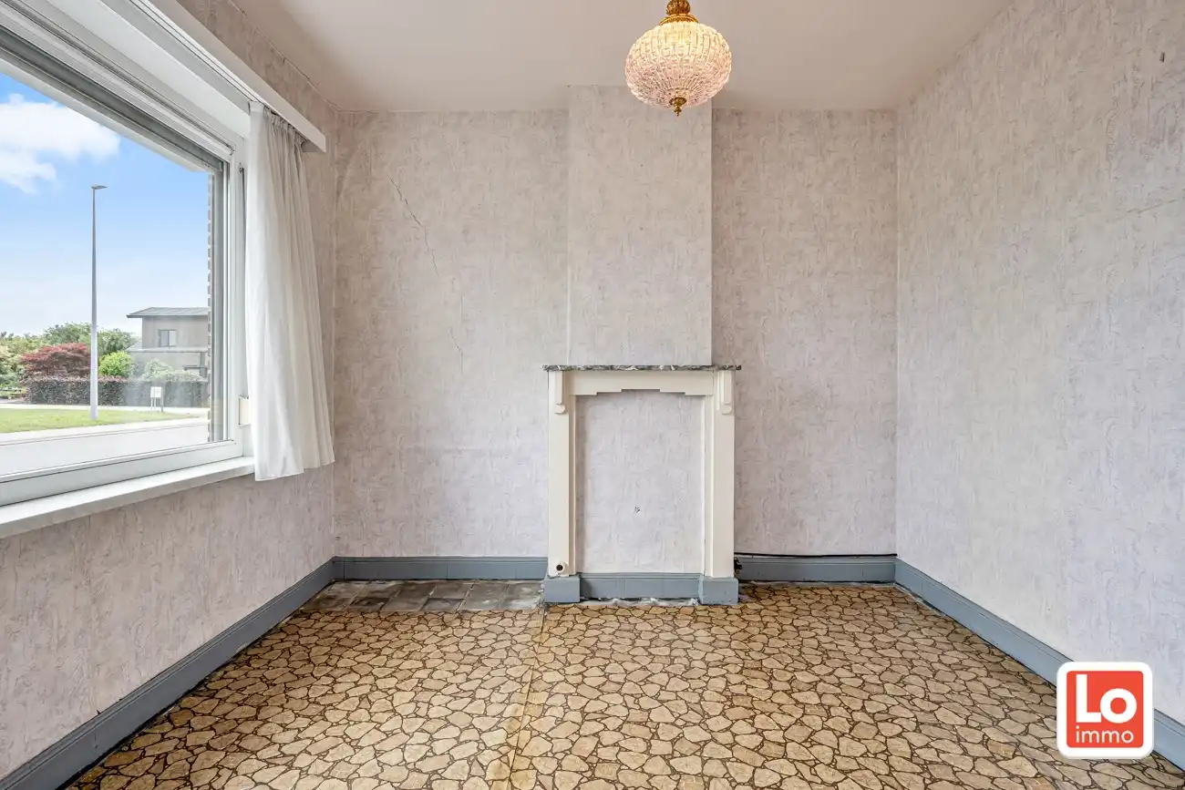 Volledig te renoveren gesloten woning met afzonderlijke garage en een leuke stadstuin op een toplocatie nabij het centrum van Lochristi! foto 5