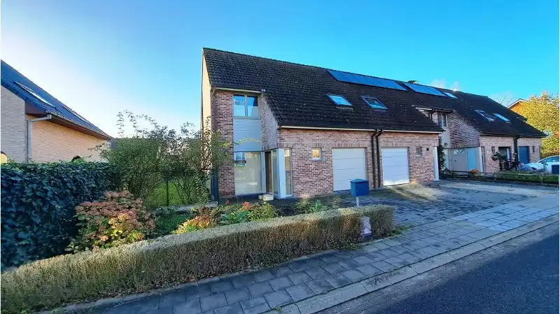 Ruime 3-slaapkamerwoning (HOB ) met GARAGE en TUIN te huur in Dudzele foto {{pictureIndex}}