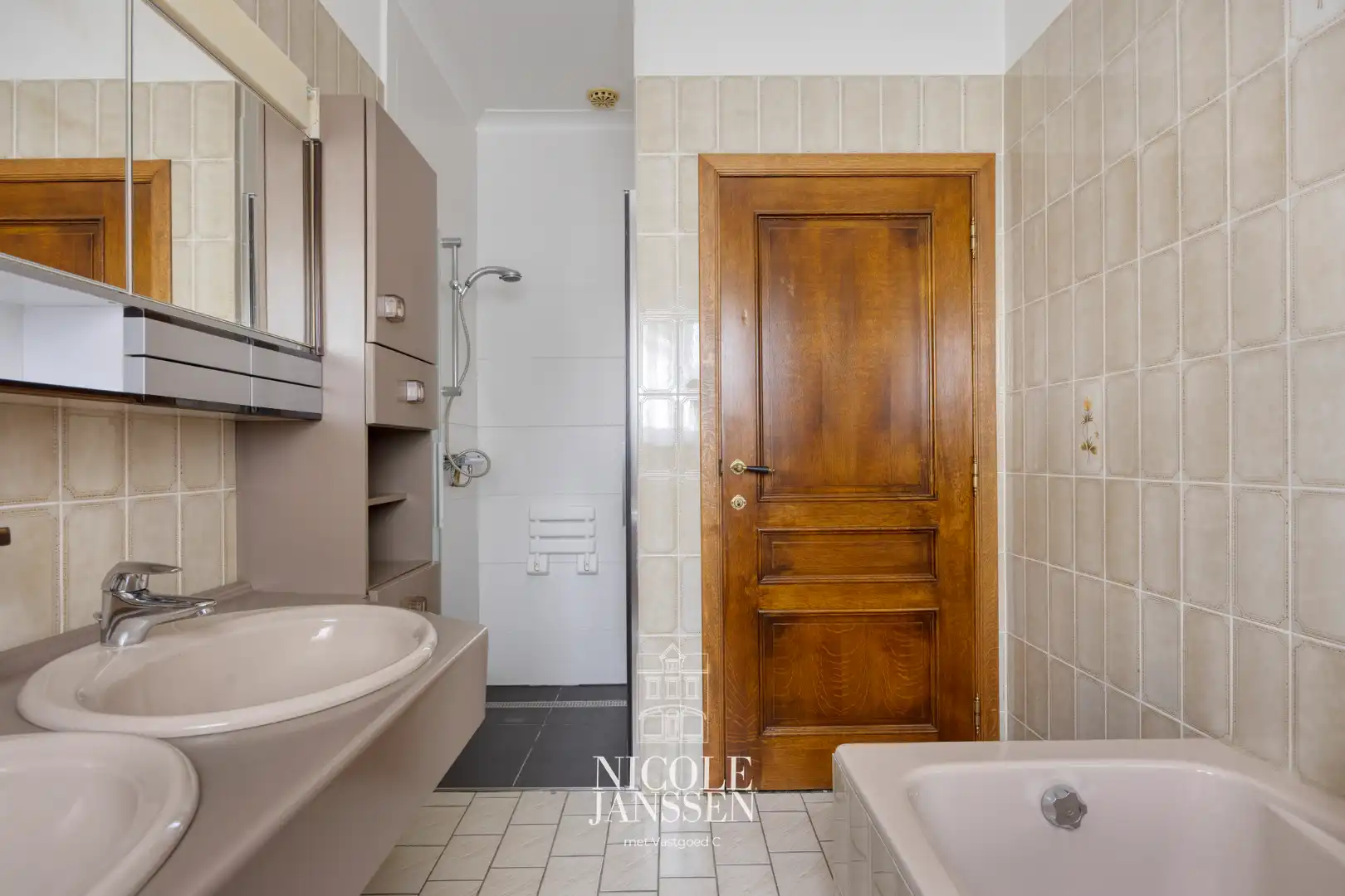Ruime woning foto 16