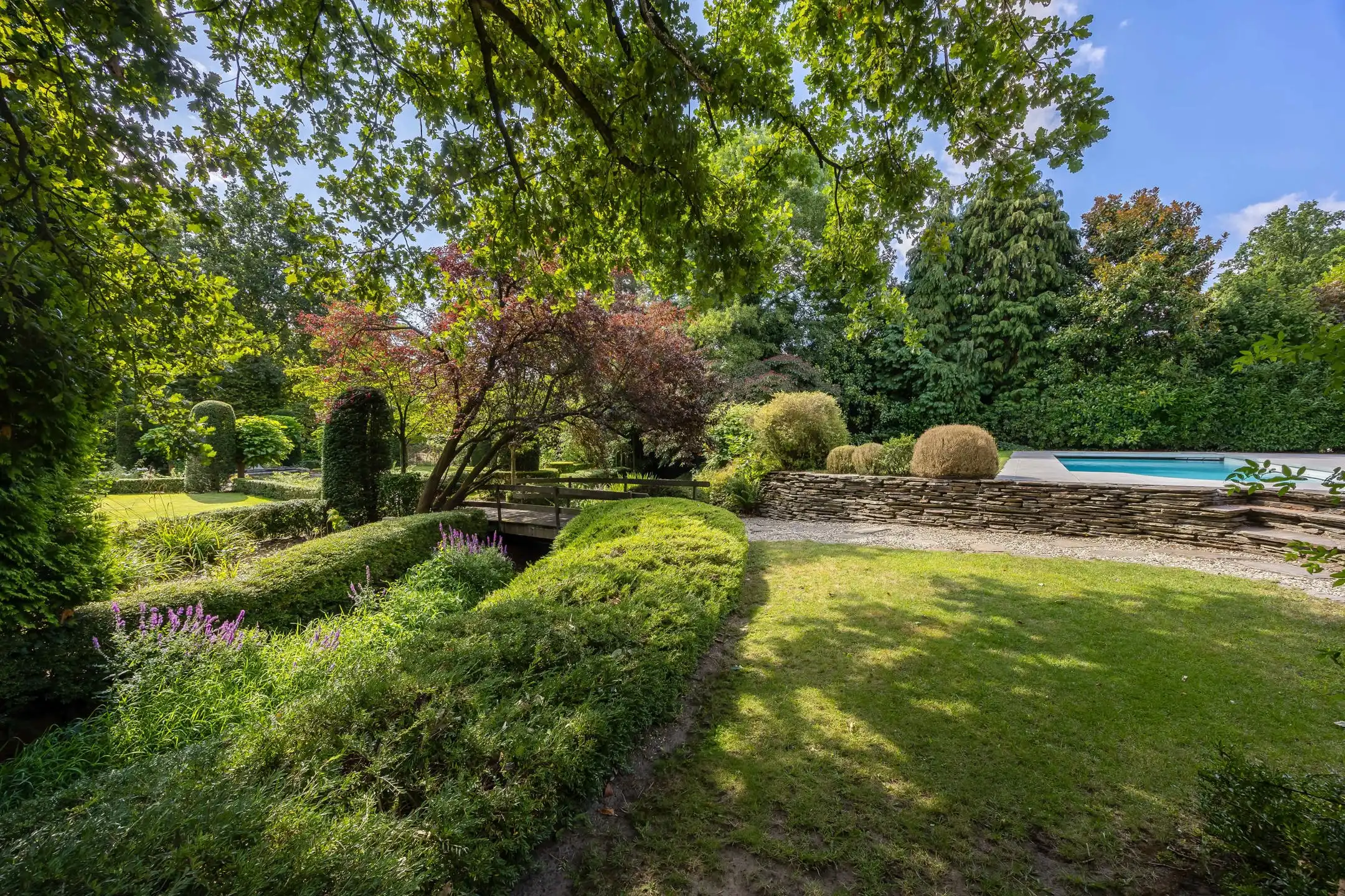 Prestigieuze villa met zwembad op 3.528 m² op toplocatie! foto 2