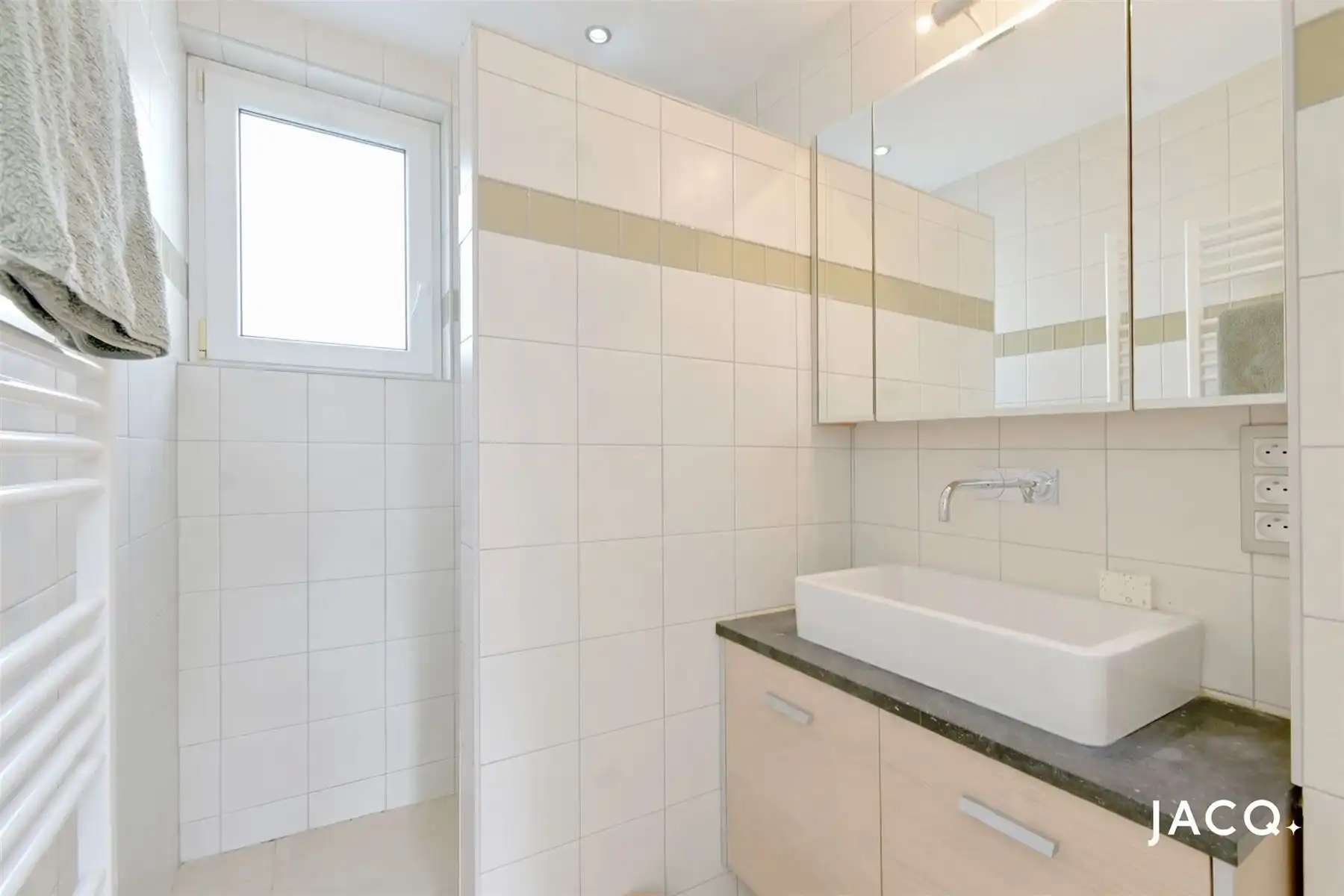 Instapklare woning met 3 slpks, garage en tuin te Deurne! foto 15