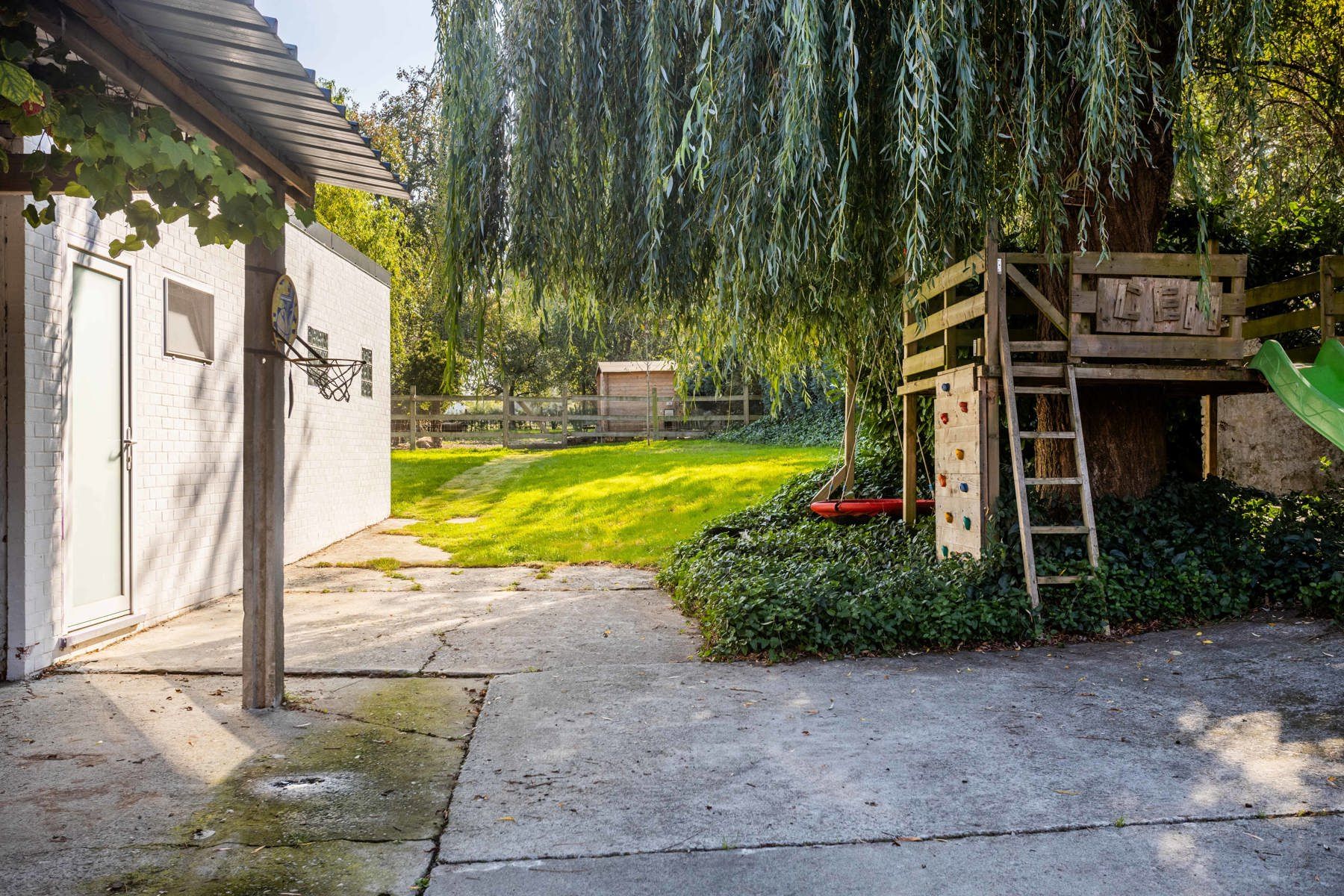 Veelzijdige (dubbele) woning met loods op ruim perceel foto 19