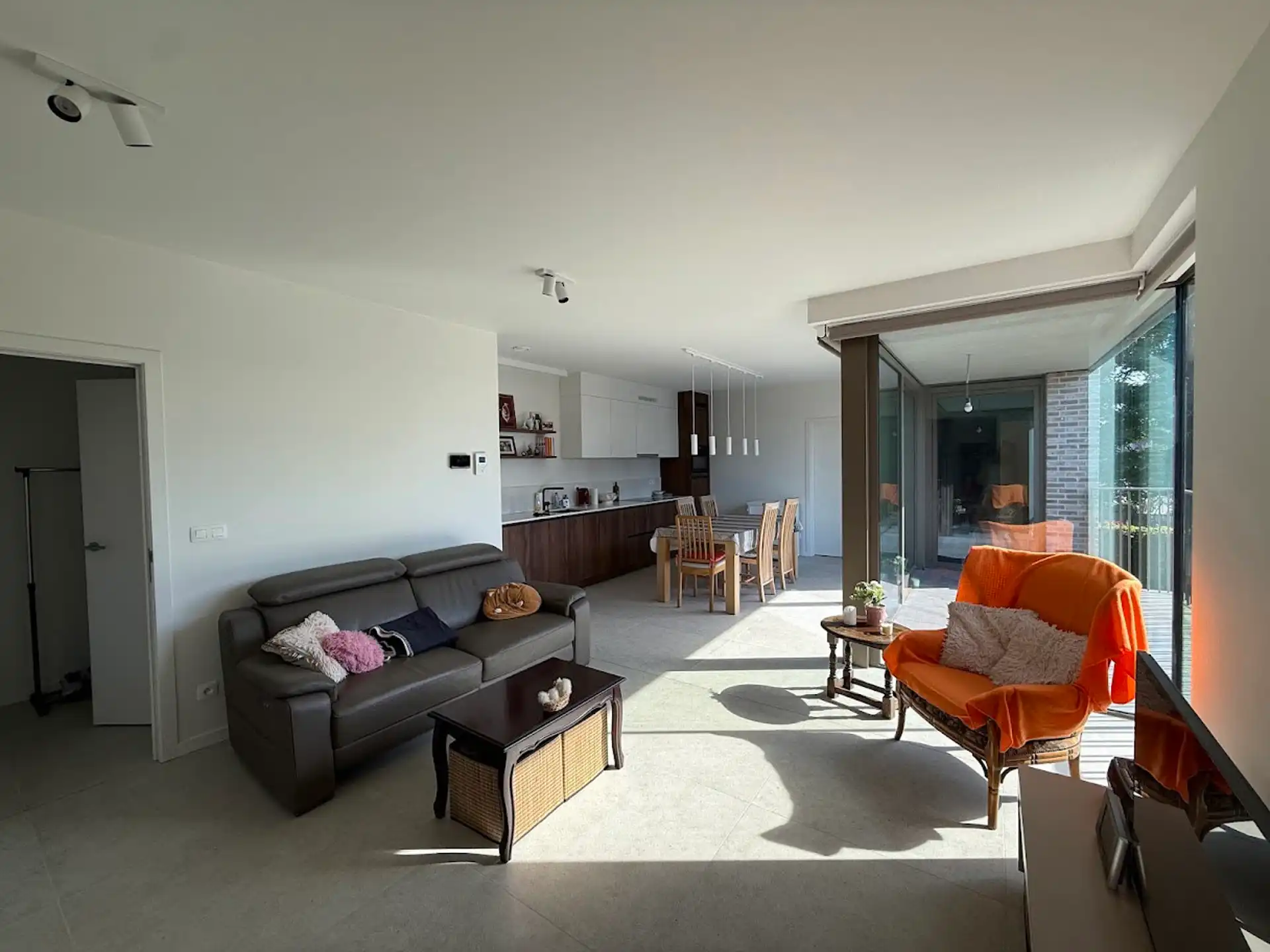 Stijlvol gemeubeld 1-slaapkmrappartement in nieuwbouw Amoer foto 4