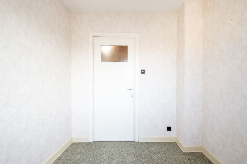 Ruime woning met 4 slpks, garage en uitweg achteraan. foto 18