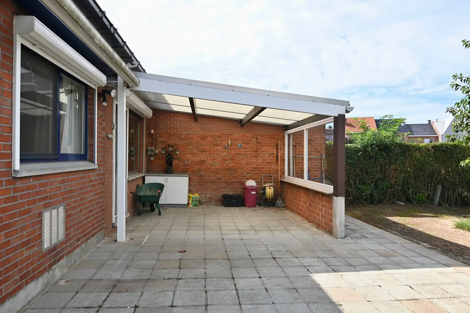 Ruime halfopen gezinswoning met prachtige westgerichte tuin foto 19