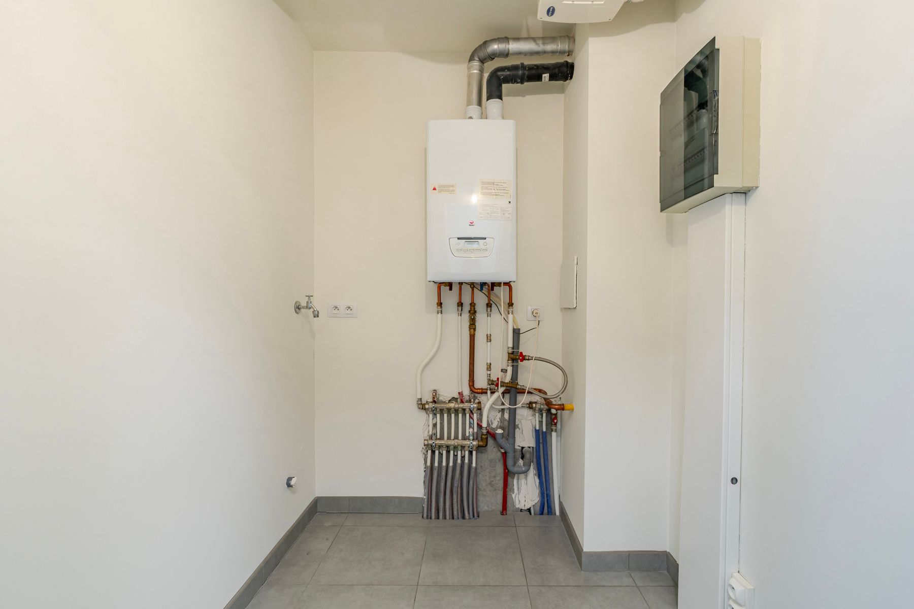 Instapklaar 2 slaapkamer appartement met grote tuin foto 13