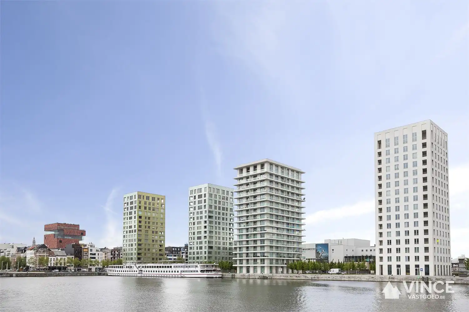 Modern appartement met twee slaapkamers en garage te huur aan het Kattendijkdok in Antwerpen foto {{pictureIndex}}