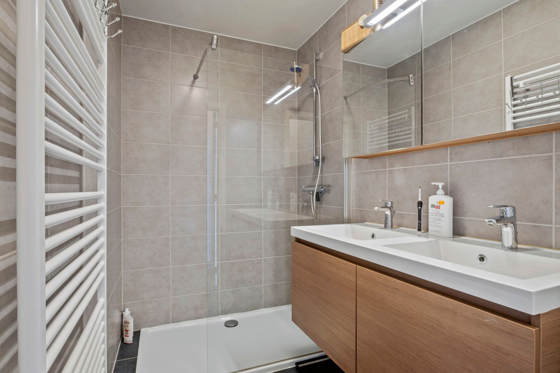 Ruim appartement te Aartrijke foto 10