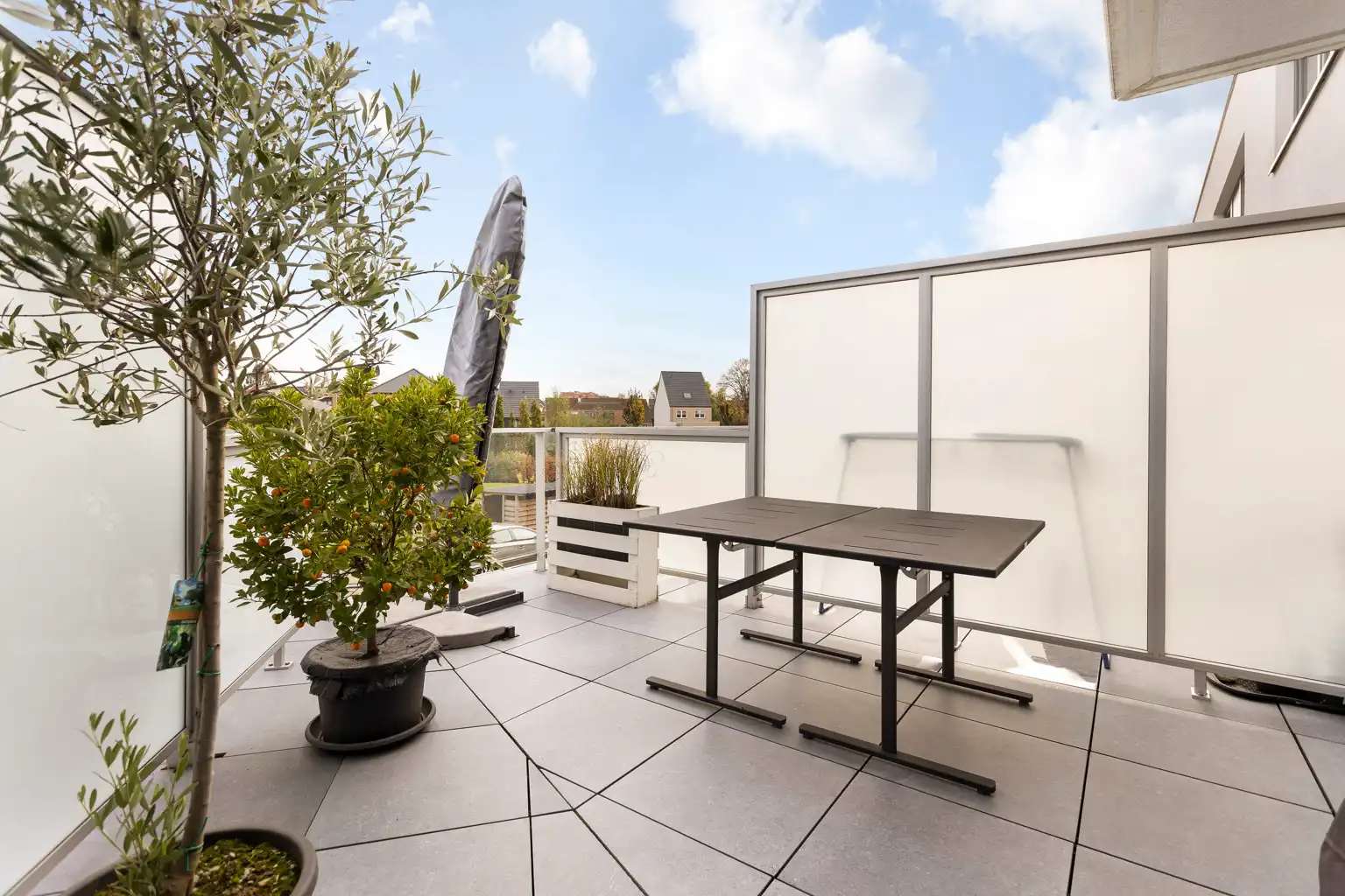 Appartement in goede staat met overdekte autostaanplaats foto 10