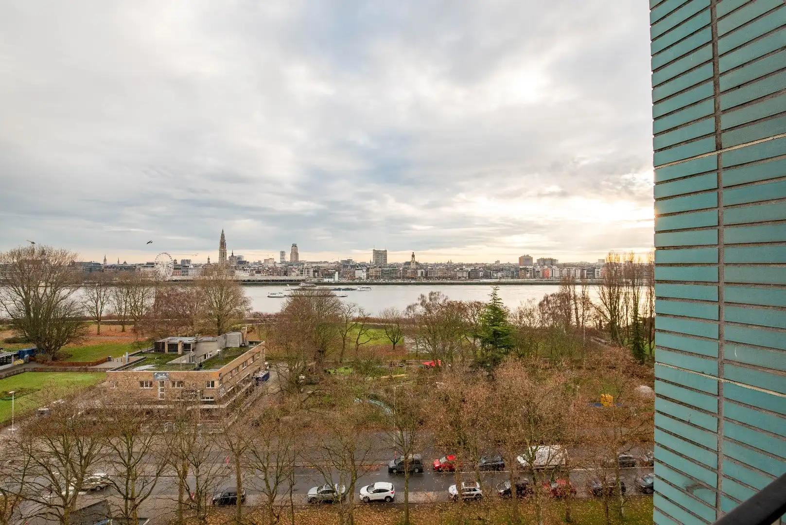 Lichtrijk 2-slaapkamerappartement met uitzicht op Antwerpen foto 16