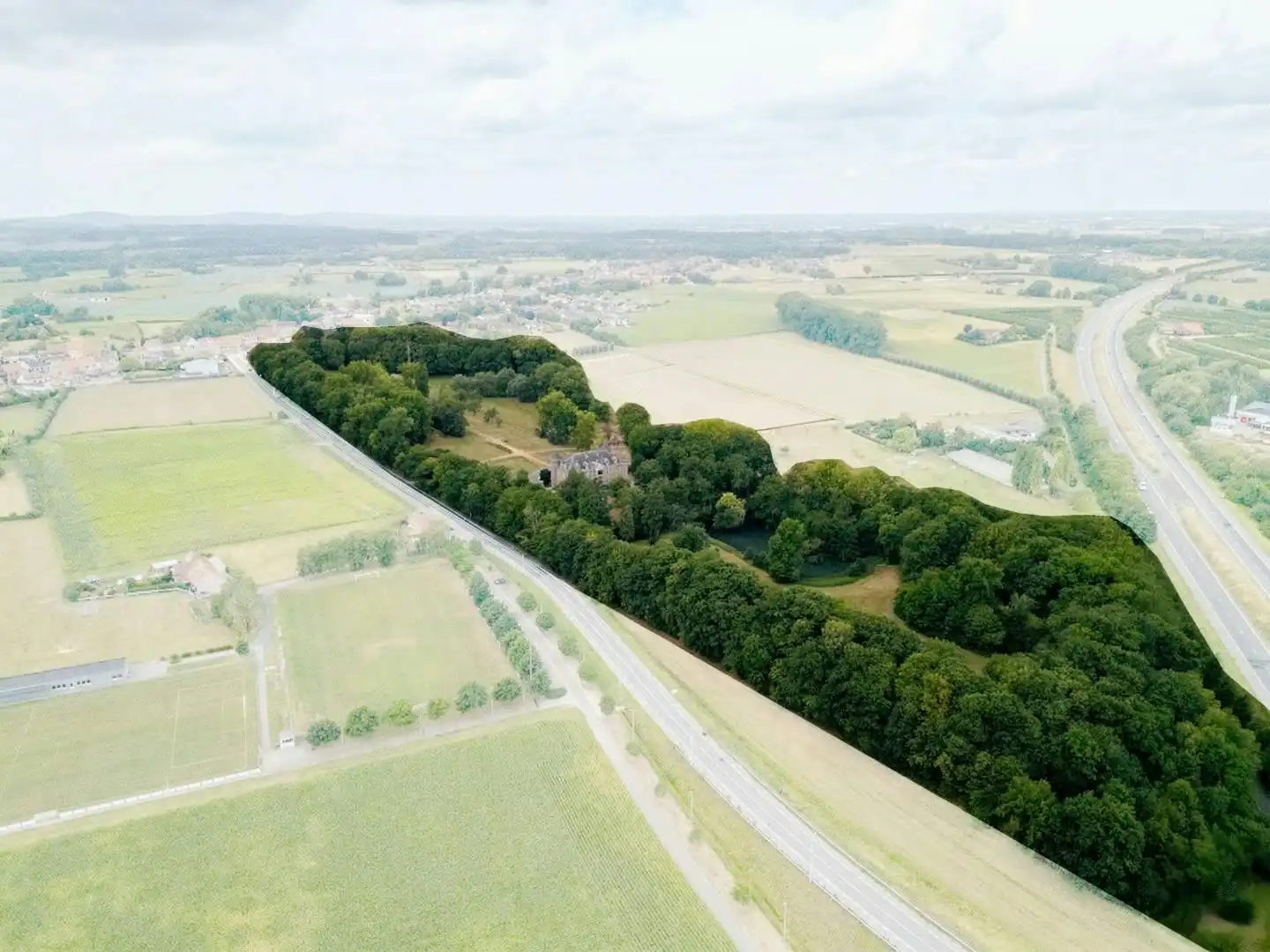 Uniek historisch kasteel op 9 hectare te koop in Geluveld foto 6