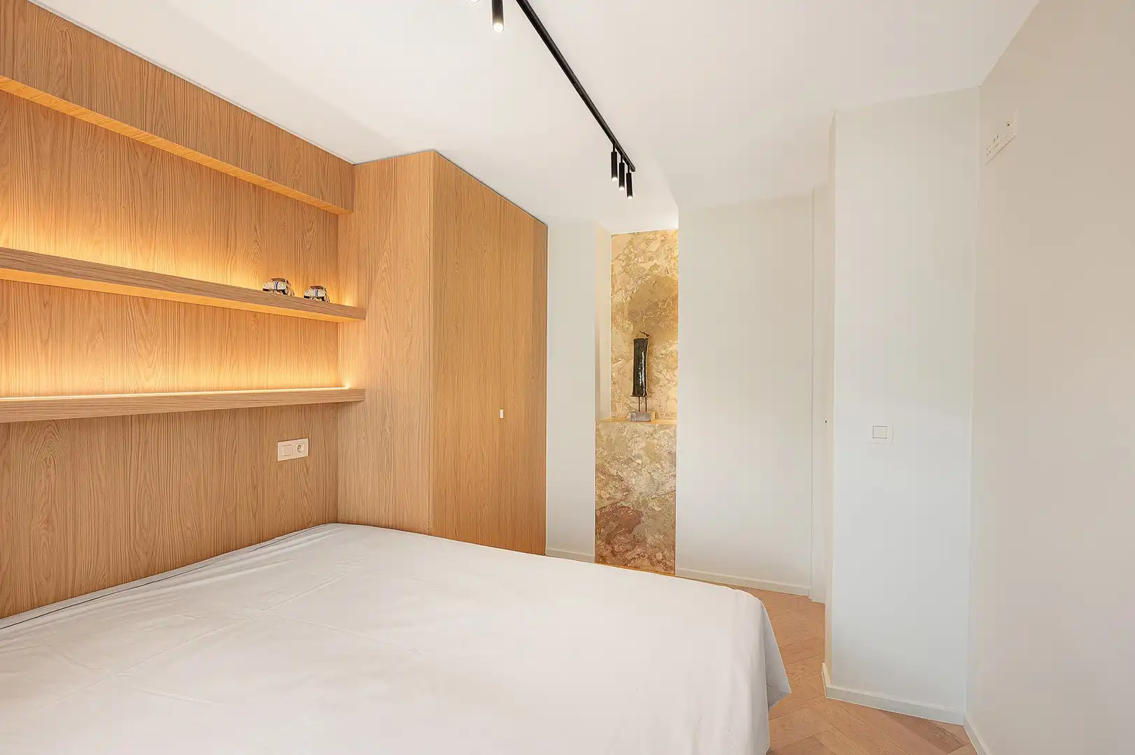Gerenoveerd 3 slaapkamerappartement met zijdelings zeezicht. foto 21