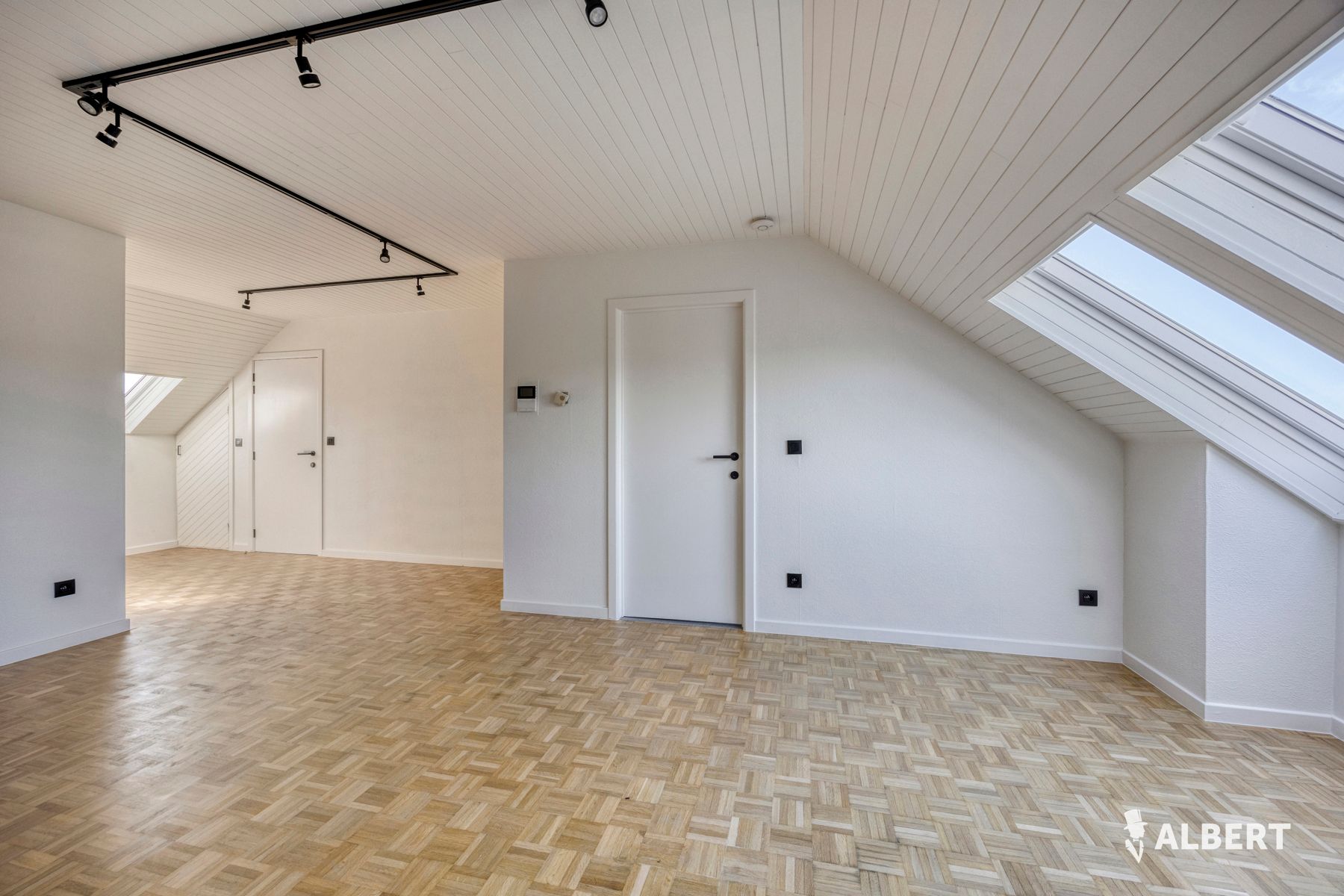 Gerenoveerde studio in dorpskern van Denderwindeke foto {{pictureIndex}}