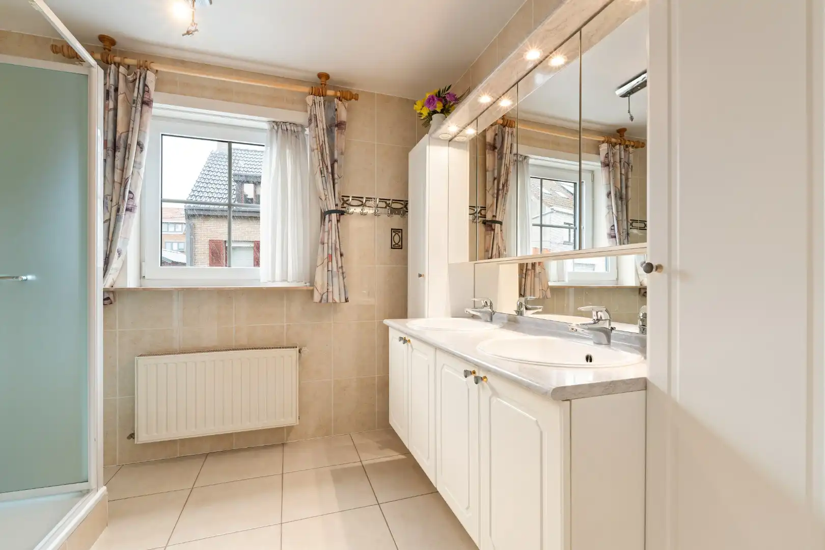 Te koop in Bredene: ruime instapklare halfopen bebouwing met 4 slaapkamers, grote tuin en multifunctioneel bijgebouw op 848 m² foto 11