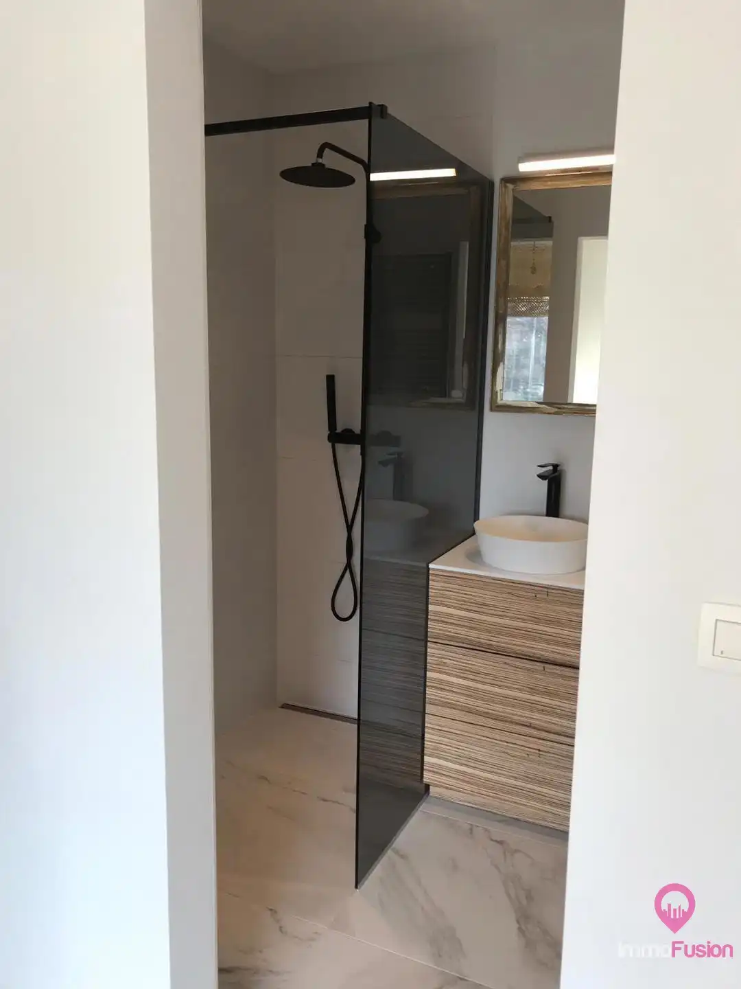 Residentieel modern appartement met ondergronde parking! foto 18