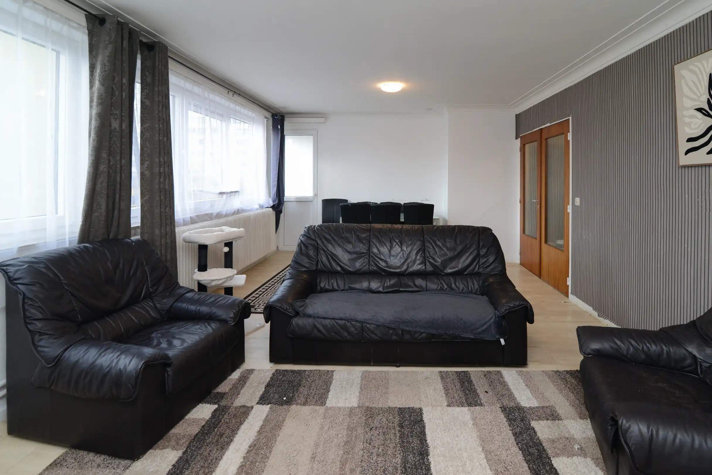 Appartement met 2 slaapkamers + kelderberging te Genk centrum foto 4